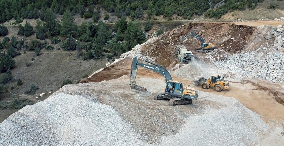 volvo machinery in quarry
